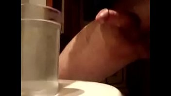 Corrida en vaso de agua (Cum in the glass water).
