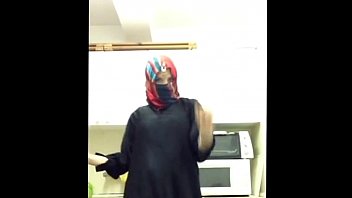 fabulous  dance in abaya
