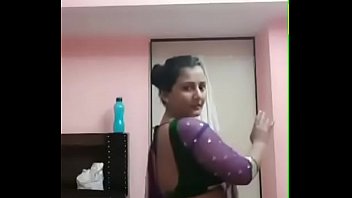 big-chested pooja bhabhi inviting dance
