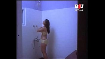 Hot wet boobs show in bath scene B4U