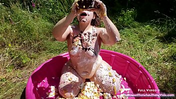 Messy Birthday Sploshing - Watch me cover my ass in cake, chocolate, whip cream, and sprinkles!