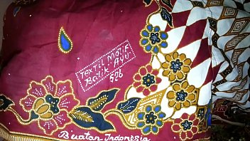 spunk on aunty039_s lungi textil motif batik ayu 526